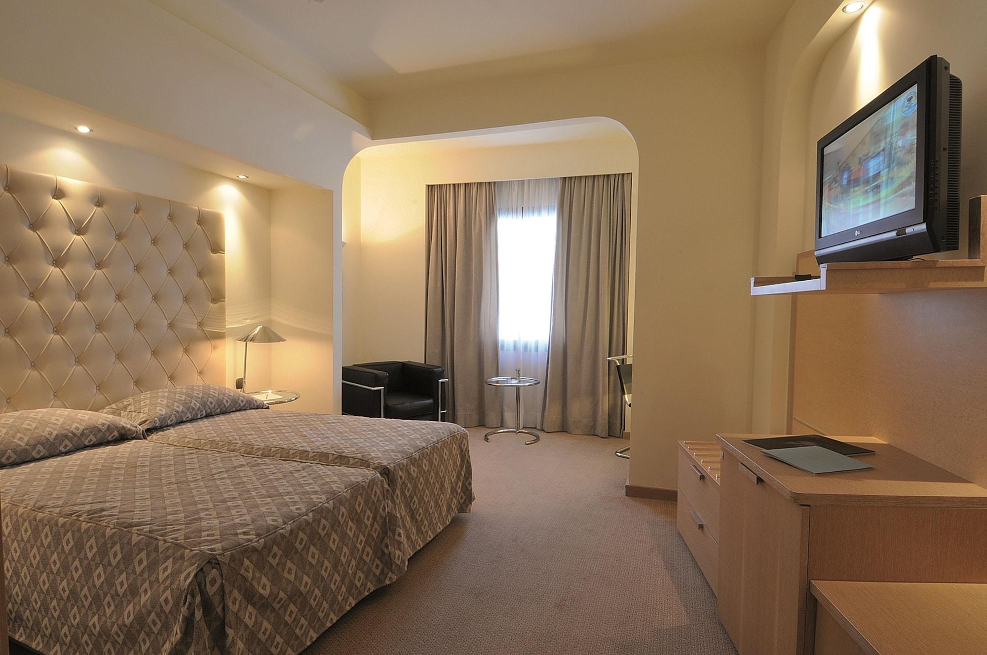 Club Hotel Casino Loutraki Exterior foto A room at the hotel