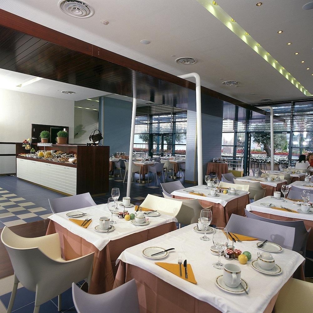Club Hotel Casino Loutraki Exterior foto Restaurant