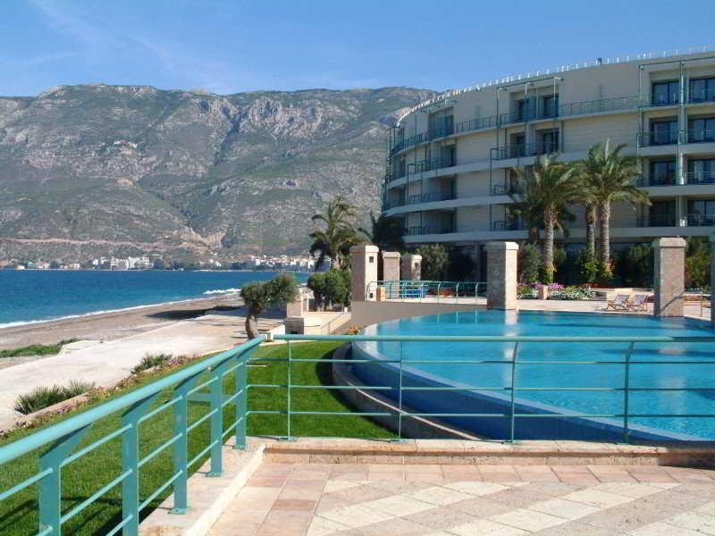 Club Hotel Casino Loutraki Exterior foto A view of the hotel