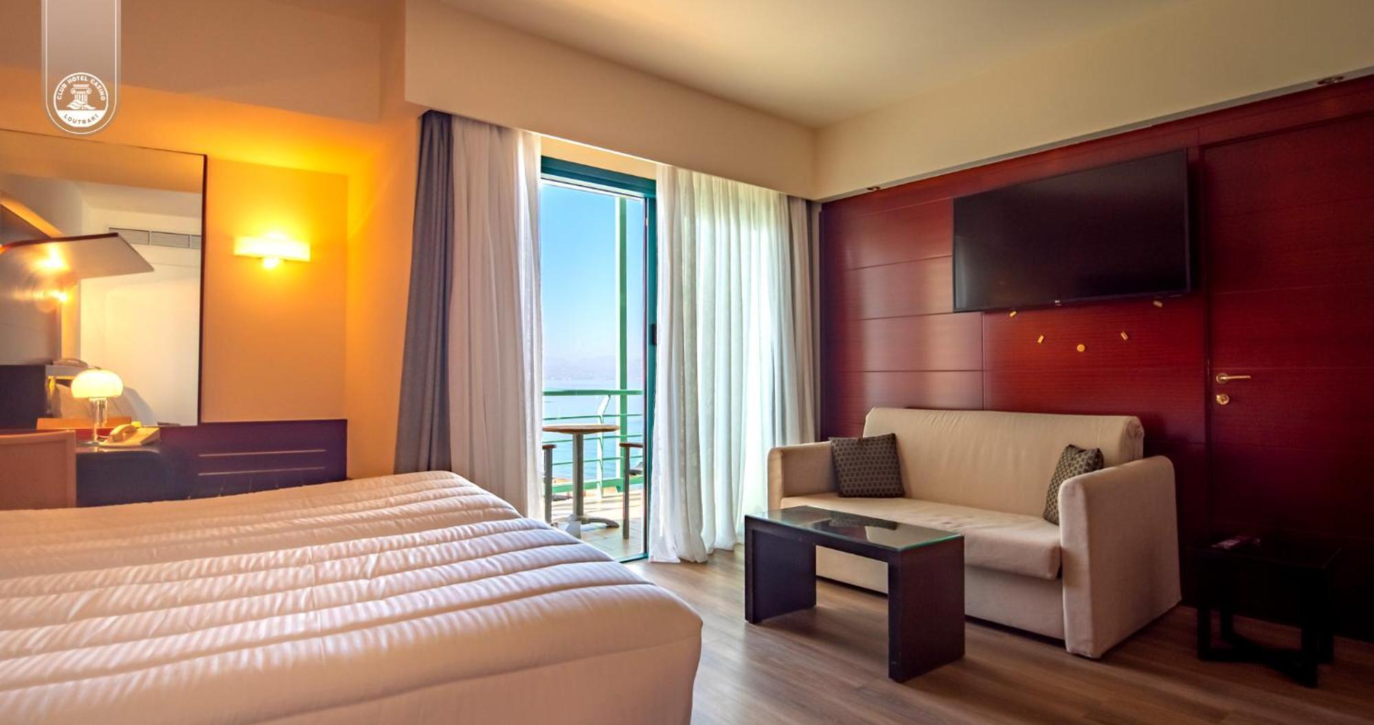 Club Hotel Casino Loutraki Exterior foto A room at the hotel