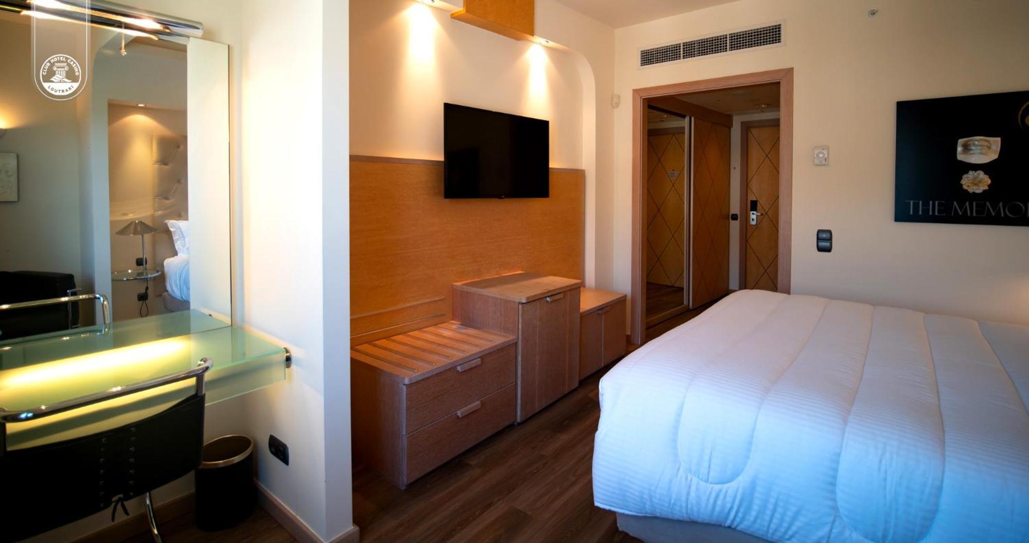 Club Hotel Casino Loutraki Exterior foto A room at the hotel