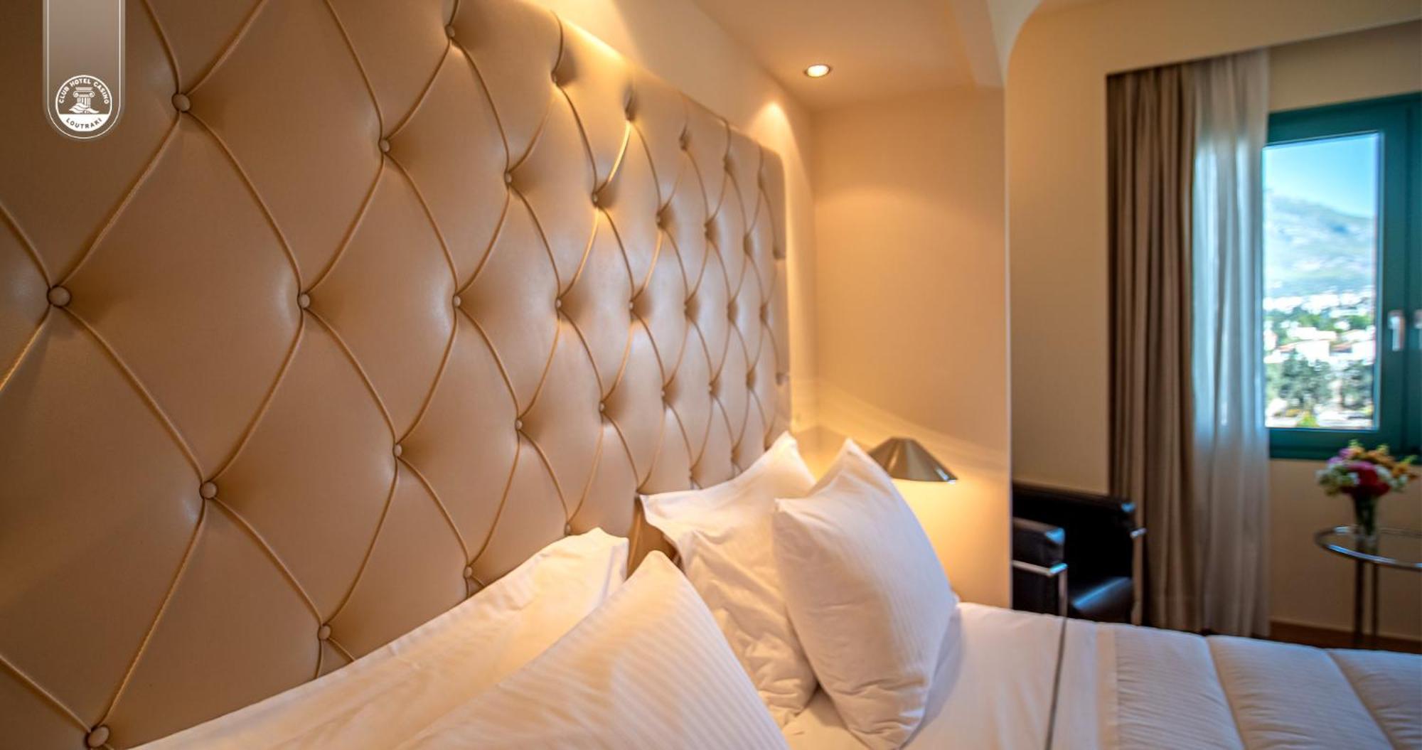 Club Hotel Casino Loutraki Exterior foto A bedroom at the hotel