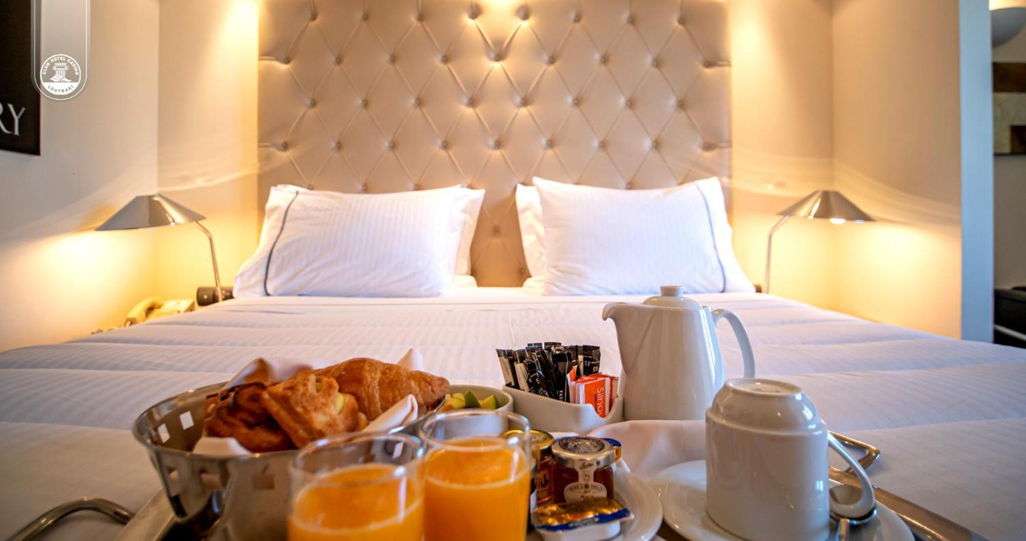 Club Hotel Casino Loutraki Exterior foto Room service
