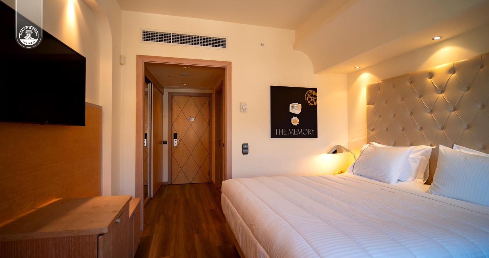 Club Hotel Casino Loutraki Exterior foto A room at the hotel