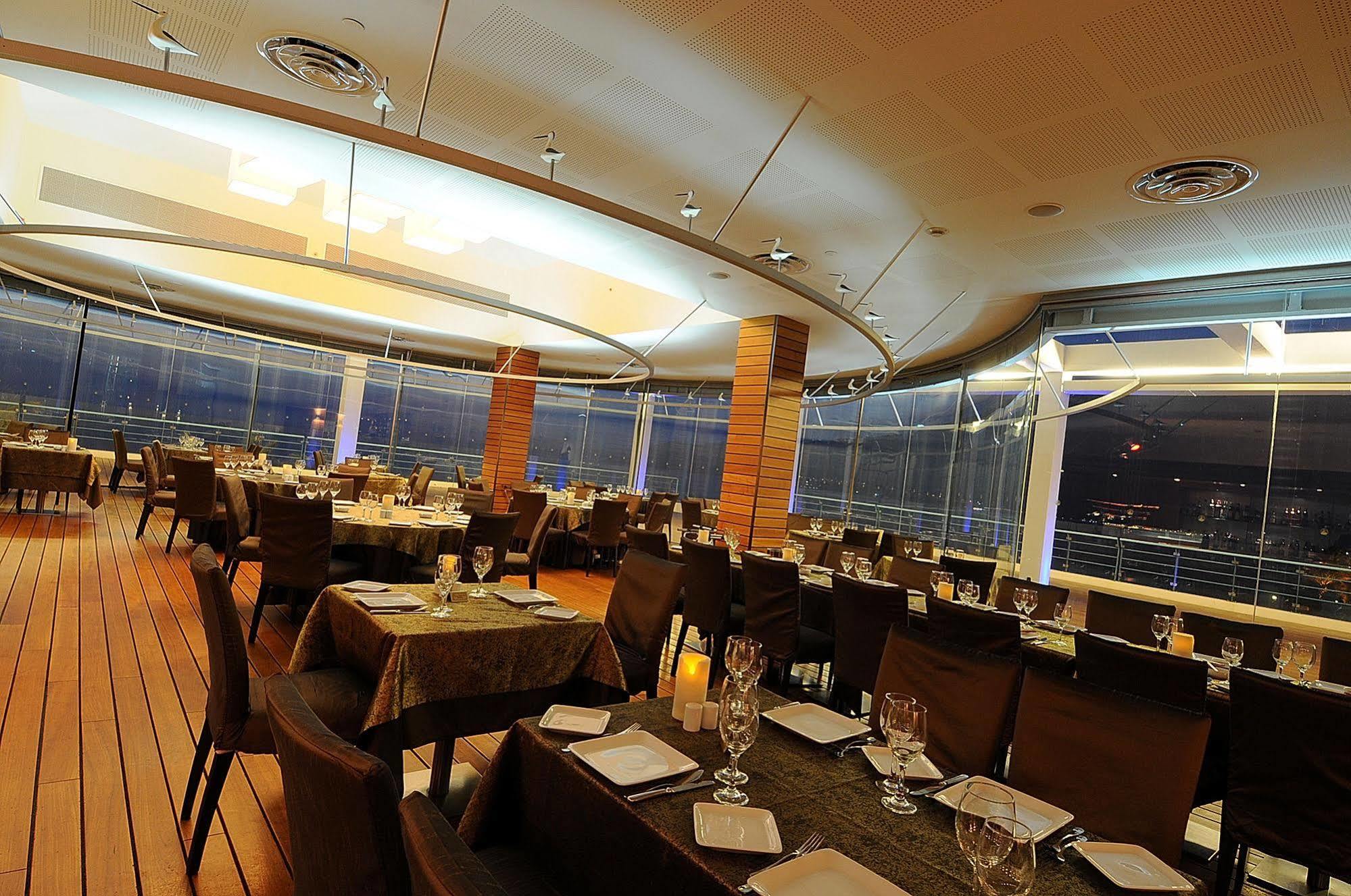 Club Hotel Casino Loutraki Exterior foto The interior of the restaurant