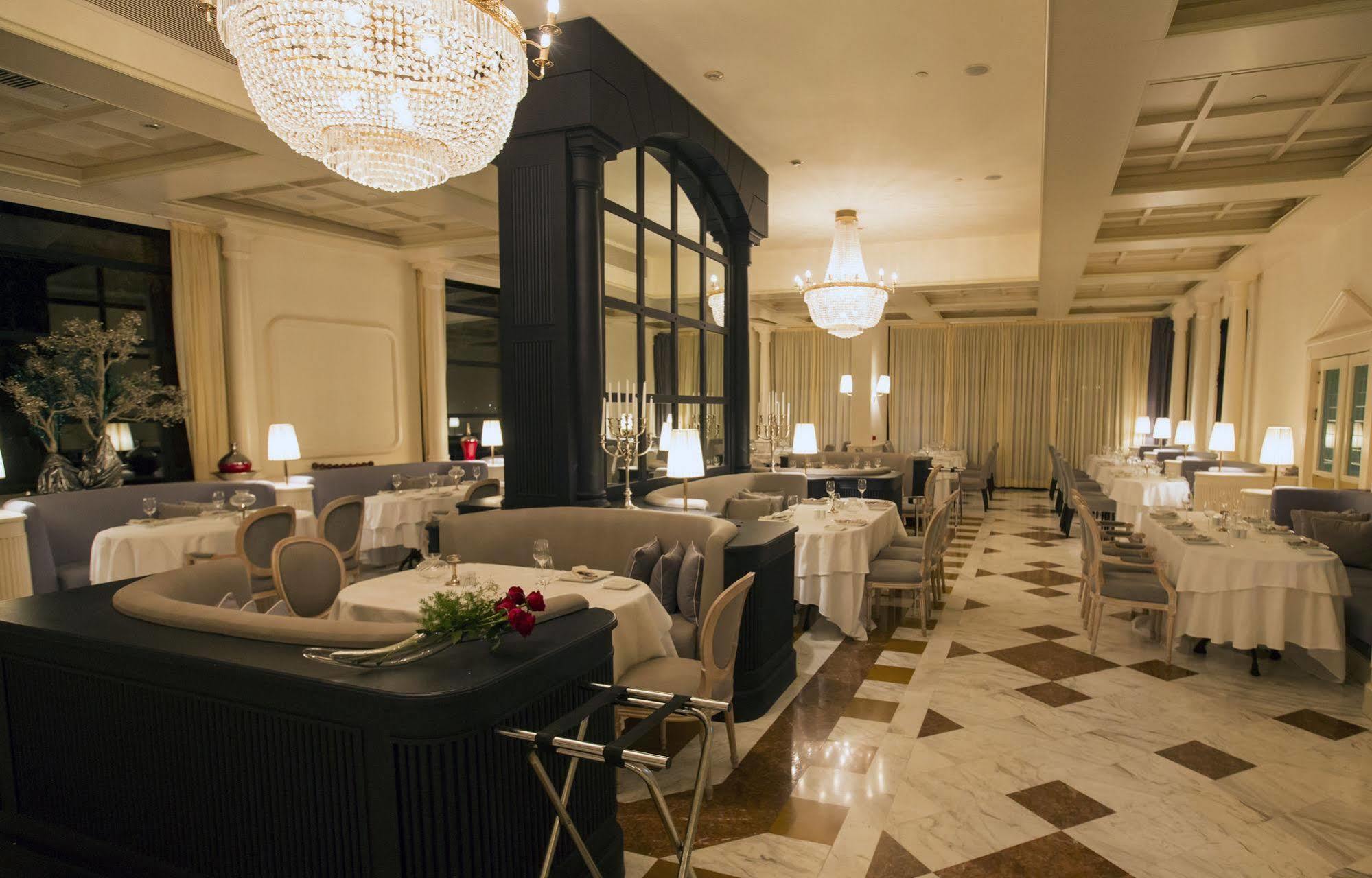 Club Hotel Casino Loutraki Exterior foto Restaurant