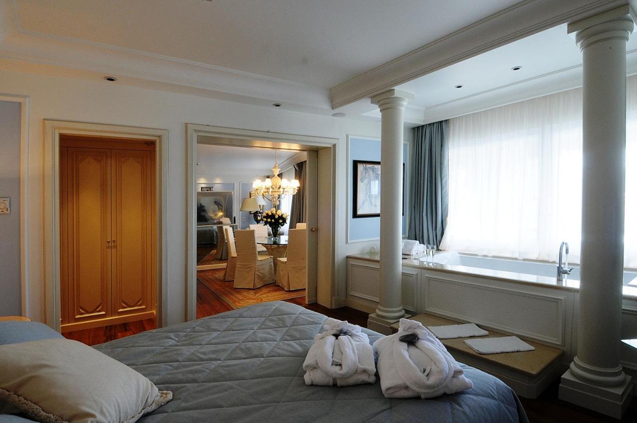 Club Hotel Casino Loutraki Exterior foto A suite at the hotel